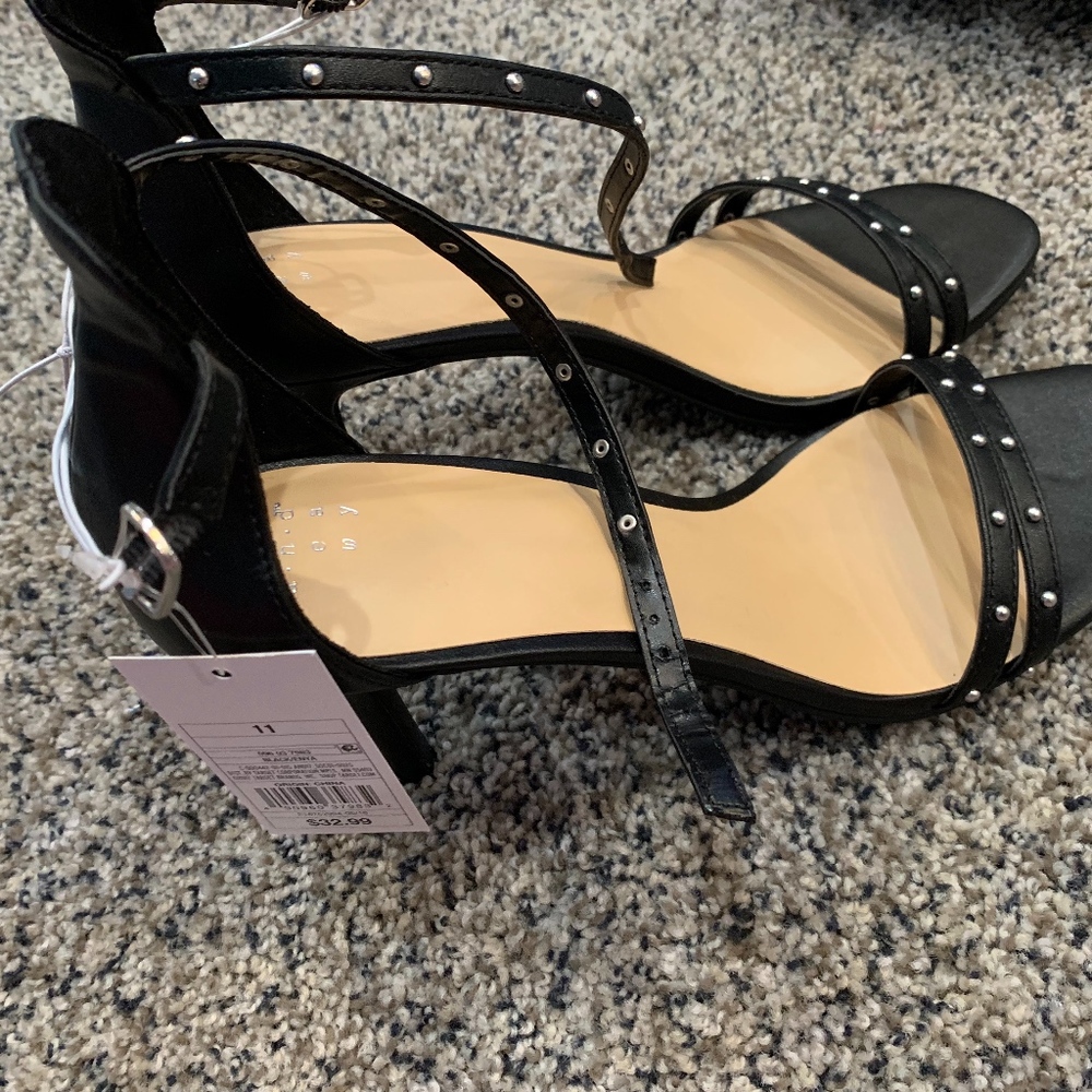 BLACK PUMPS